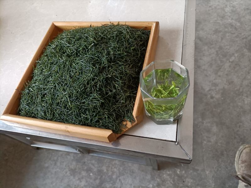 早春玉露，汤清叶绿香润扑鼻！