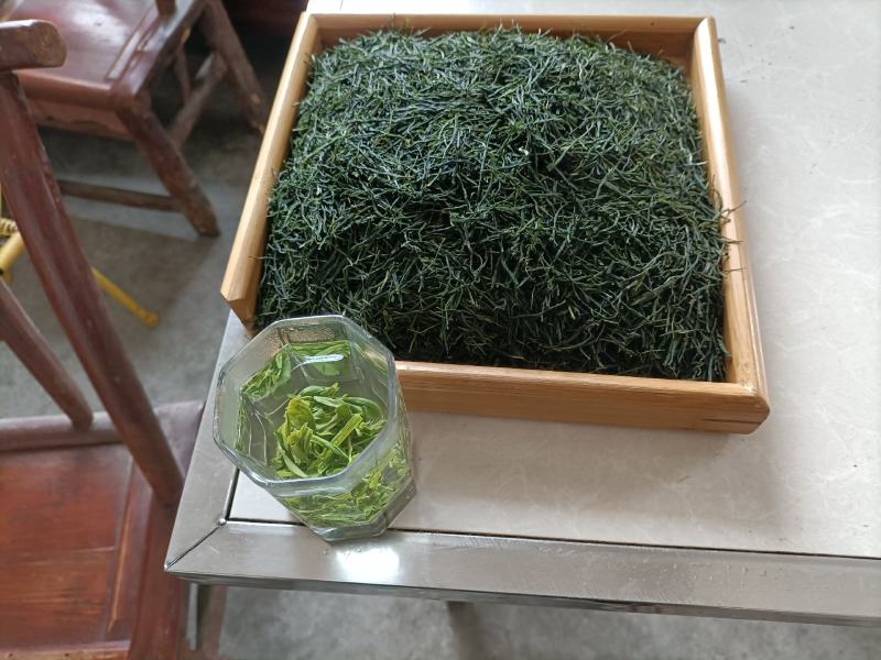早春玉露，汤清叶绿香润扑鼻！