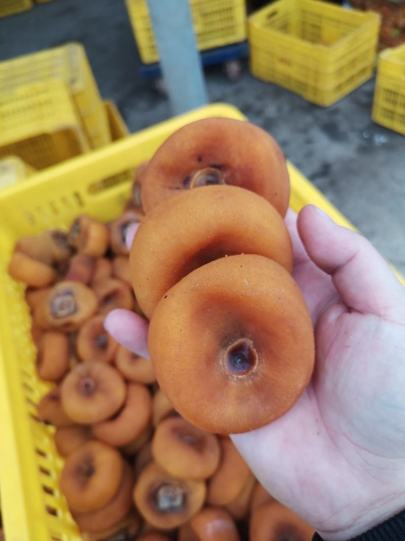 水晶柿饼大量便宜了，桂林柿饼产地中大饼，大饼大量