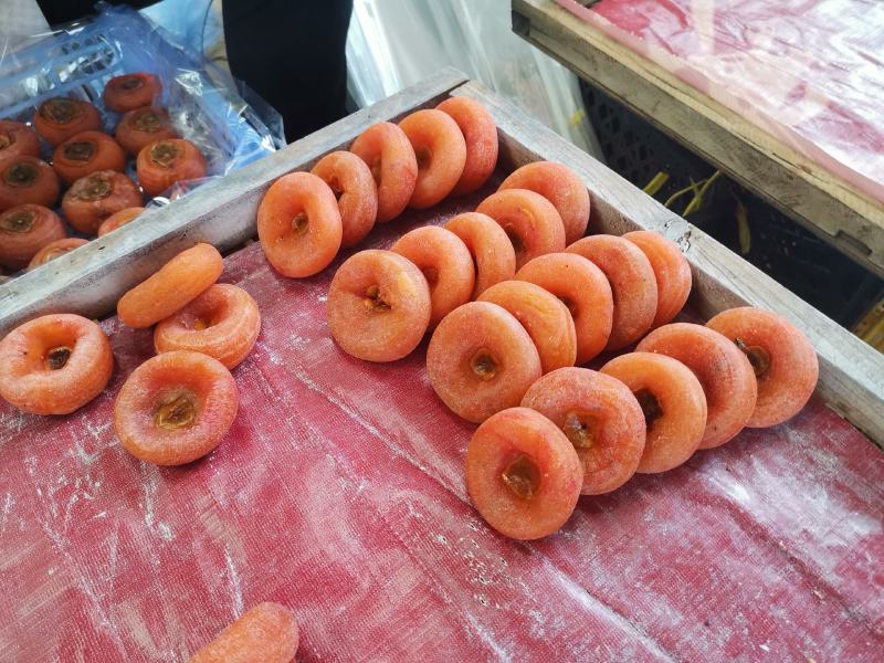 水晶柿饼大量便宜了，桂林柿饼产地中大饼，大饼大量