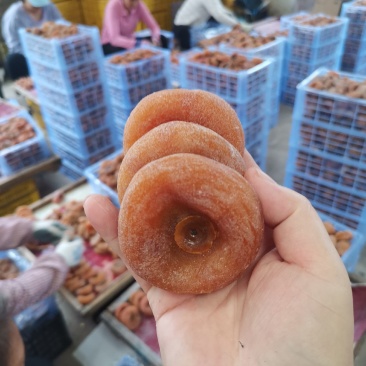 水晶柿饼大量便宜了，桂林柿饼产地中大饼，大饼大量