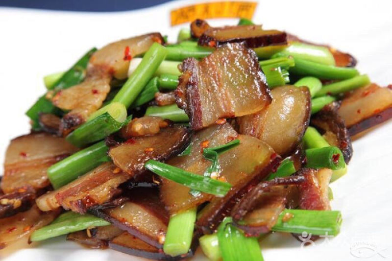 厂家直销批发烟熏土猪腊肉腊猪蹄腊排骨二刀肉五花肉香肠