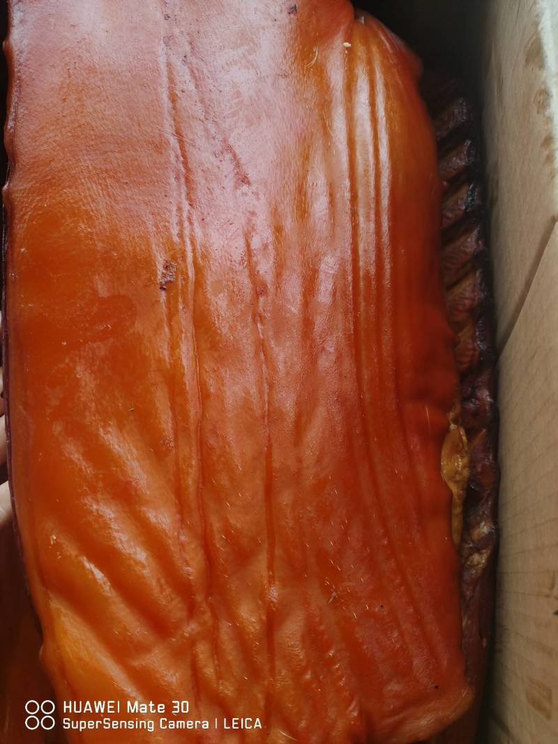 年货热卖腌腊肉制品，江湖地摊展销会热卖带皮排骨批发