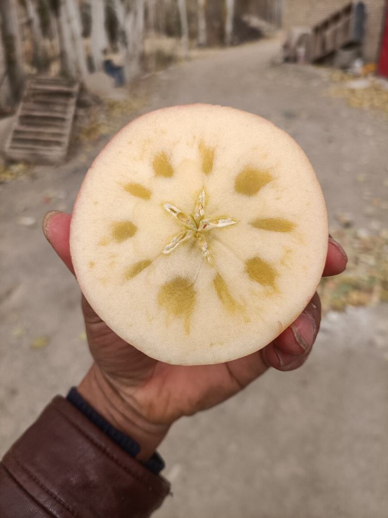 新疆阿克苏冰糖心苹果阿克苏产地发货，专业代收代发质量保证