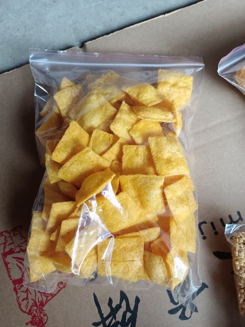网红锅巴锅巴酥厂家直销网红食品手工猫耳酥