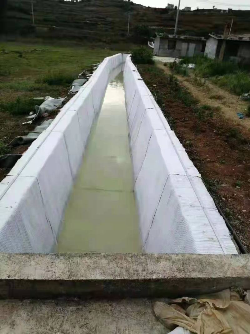 水泥毯护坡，浇水成型鱼塘护坡蓄水池坚固耐用