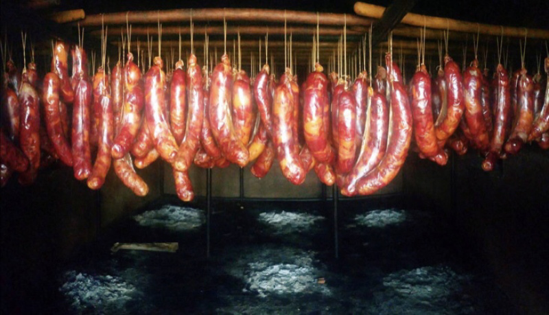 （热销）新疆正宗熏马肉、熏马肠、货量最足，量大从优