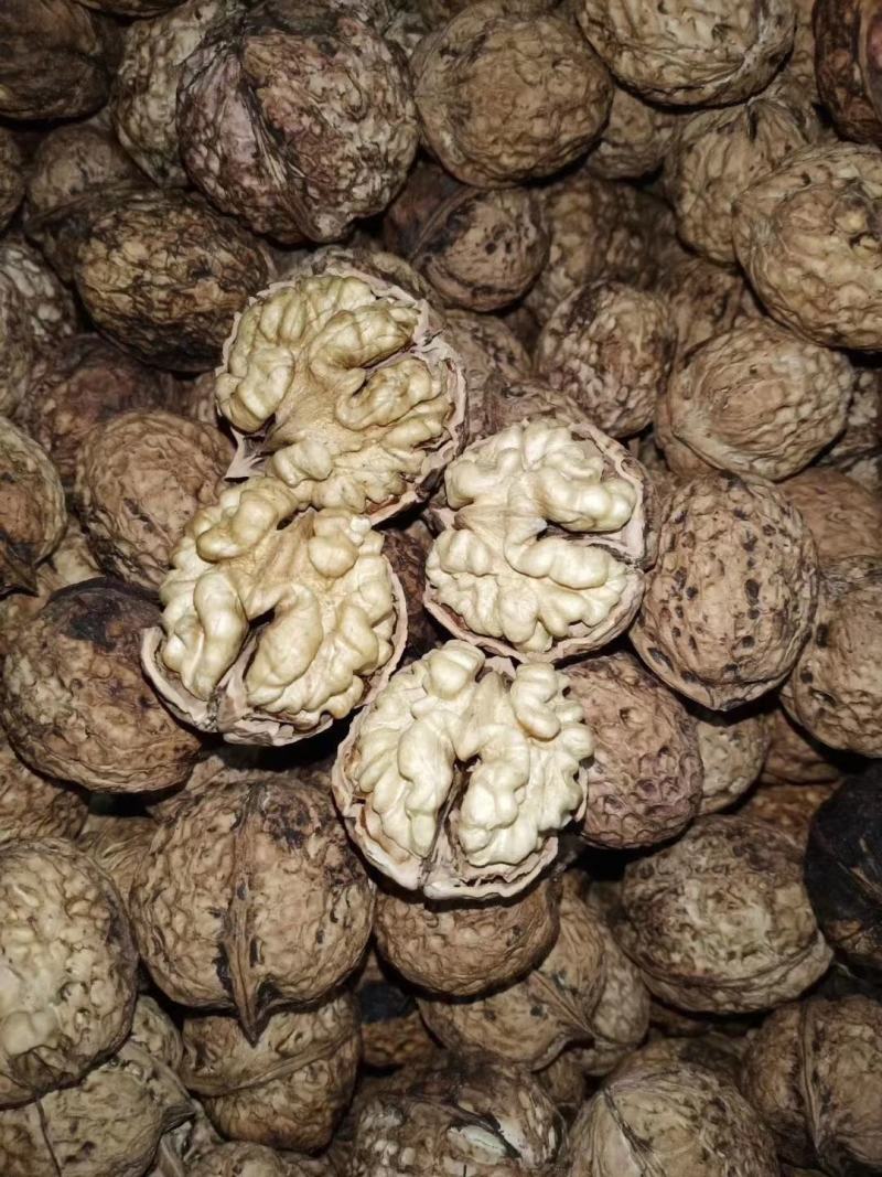 云南老树核桃新货薄皮干核桃孕妇坚果零食送夹