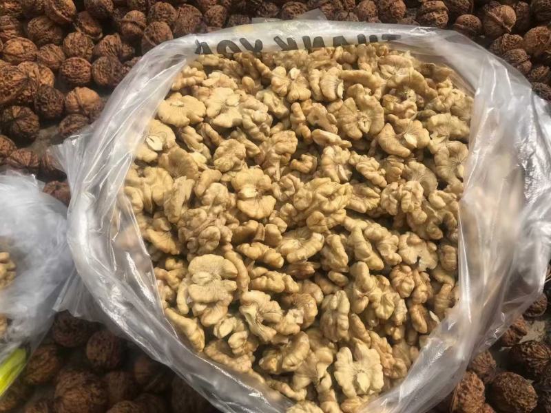 云南老树核桃新货薄皮干核桃孕妇坚果零食送夹