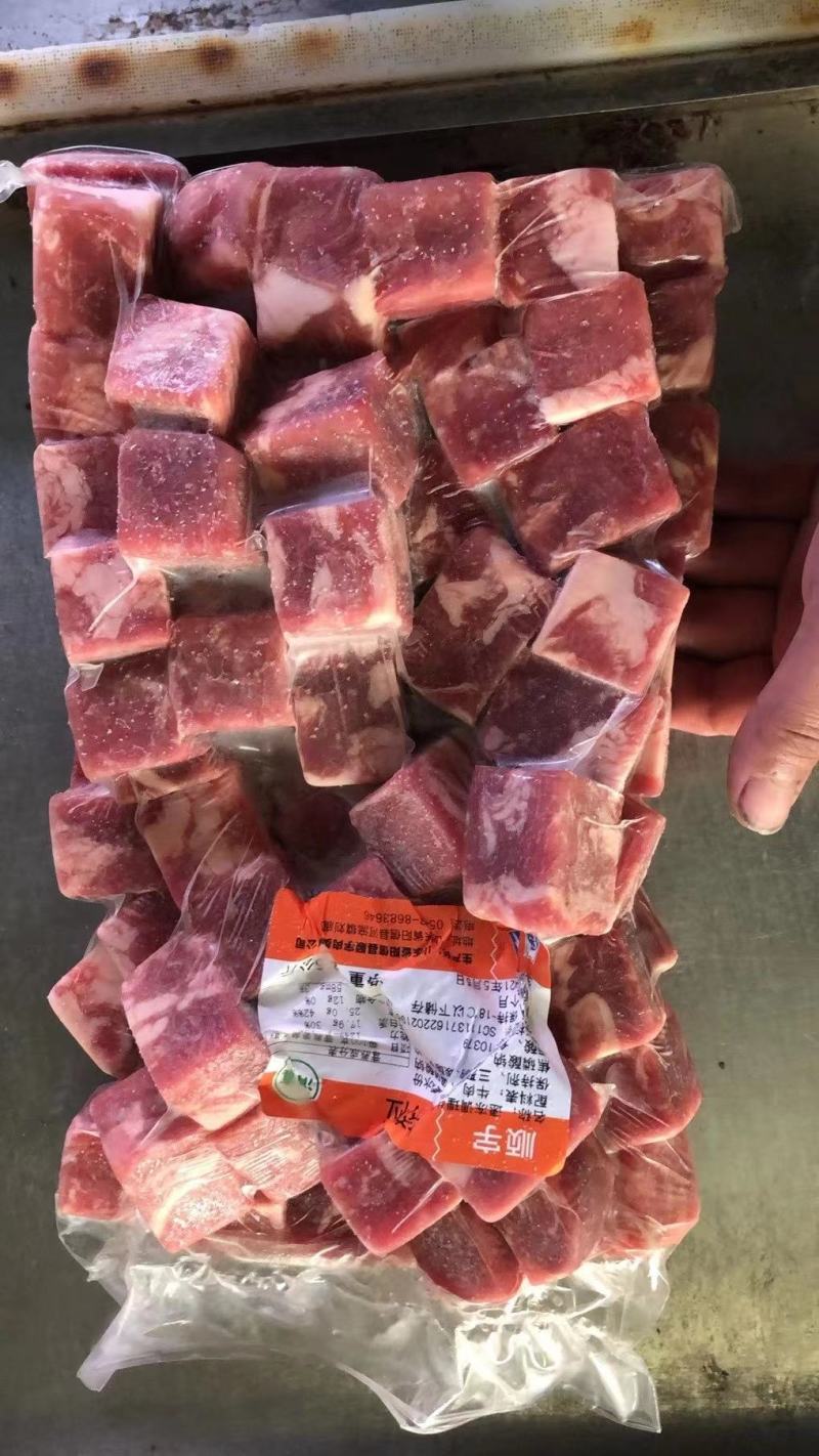 牛肉粒，不碎不散，水分小质量好，各种规格可定做代加工贴牌