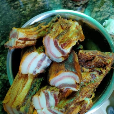 乐山市大瓦山高山粮食猪腊肉