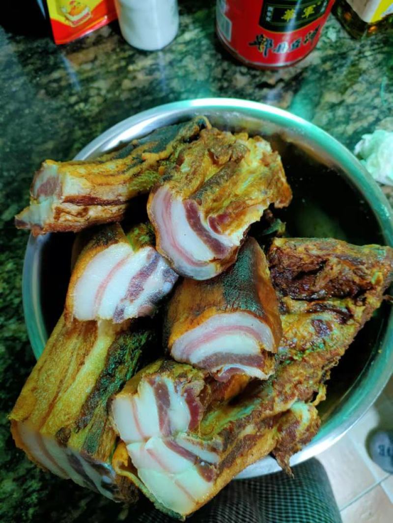 乐山市大瓦山高山粮食猪腊肉