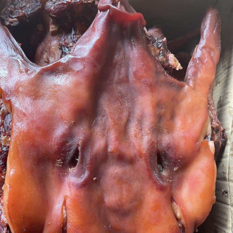 烟熏腊猪头烟熏全猪头肉腊拱嘴去骨带核桃肉拱嘴