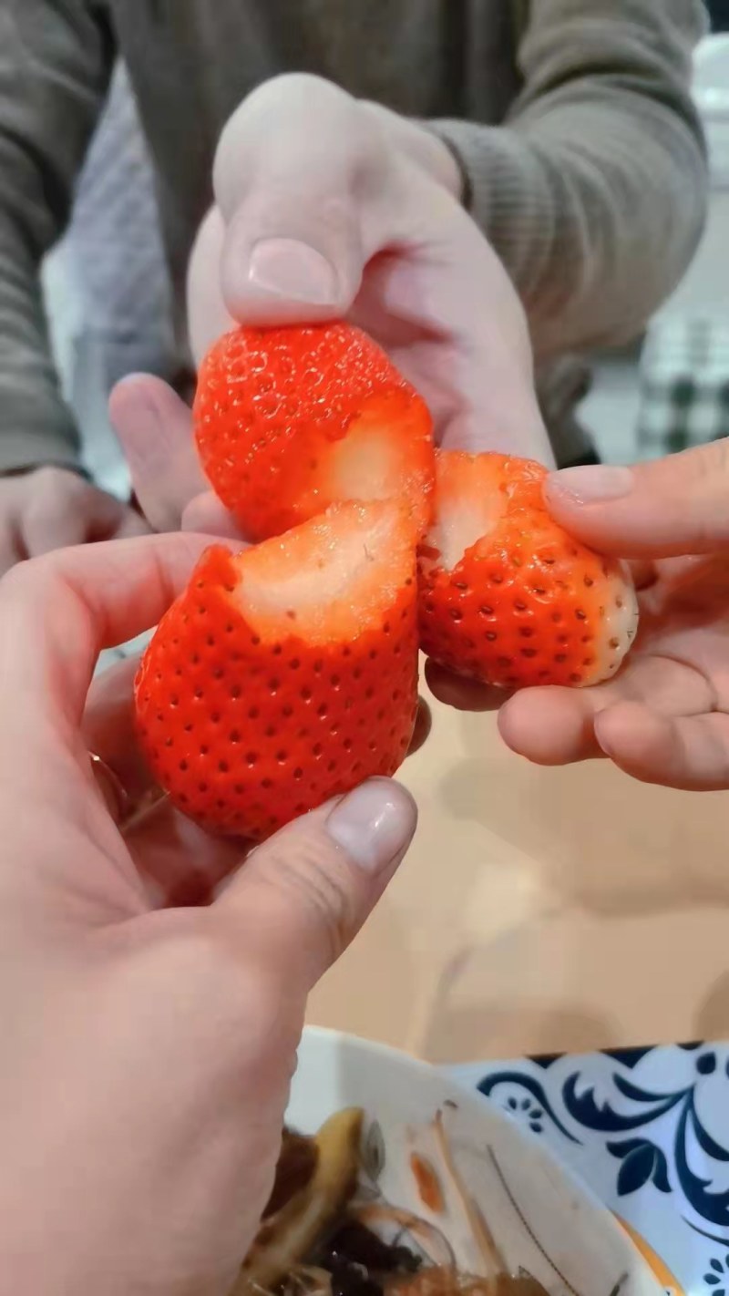 新鲜济南历城甜宝草莓量大价优质量保证欢迎咨询！