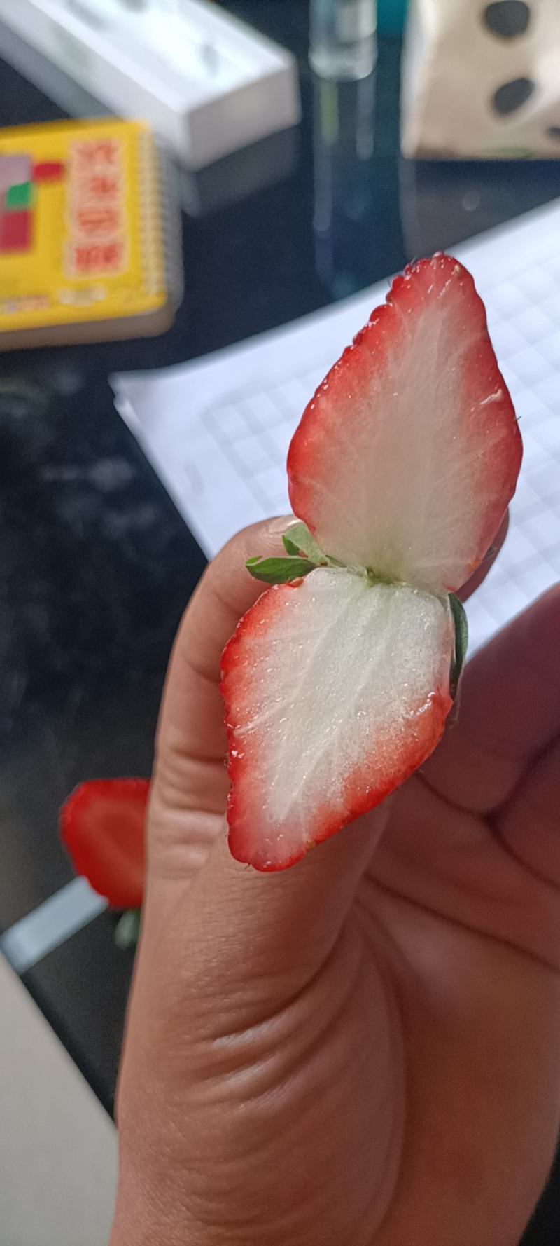 冬草莓大量上货品种齐全零售批发