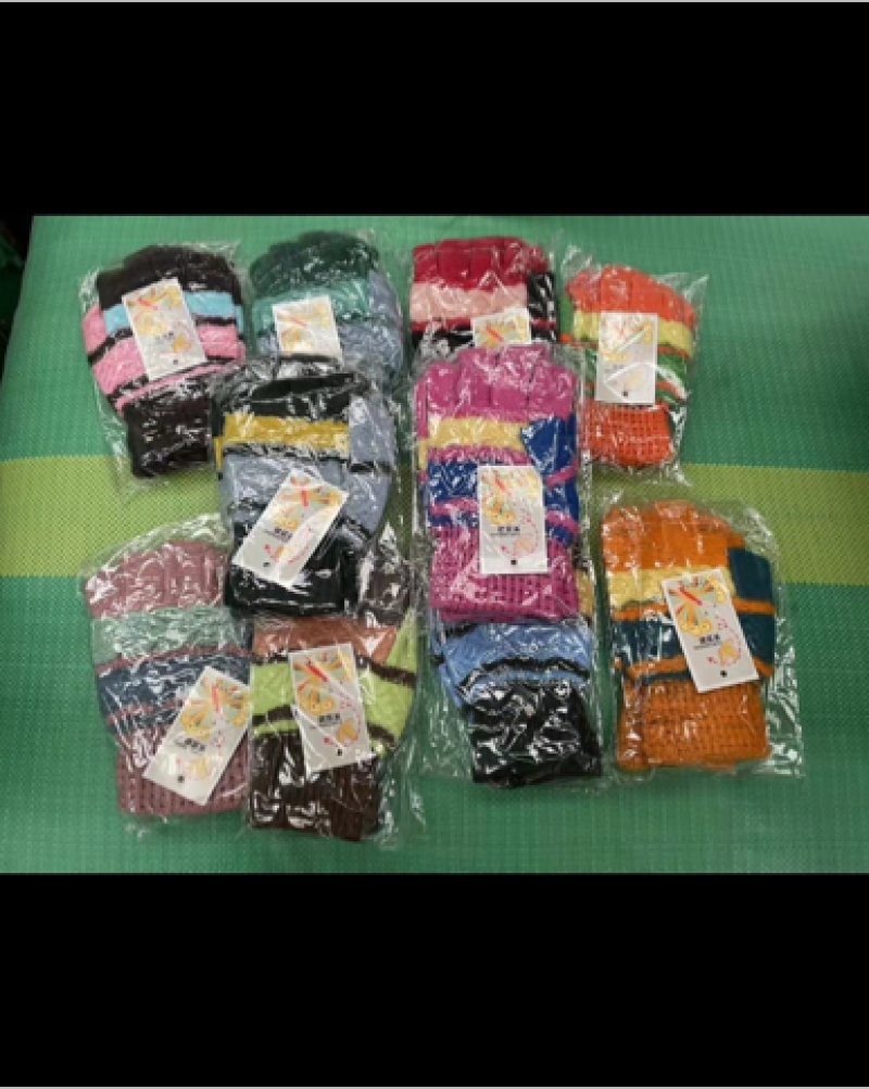 地摊热卖羊绒手套保暖手套乡镇跑量手套便宜农用款厂家