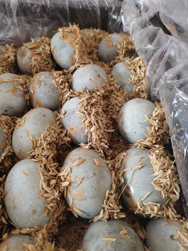 微山湖传统无铅松花蛋，赶集神品，口感好，不涩吃起来味道香