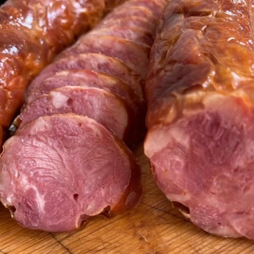 纯肉制作纯肉肠果木熏香