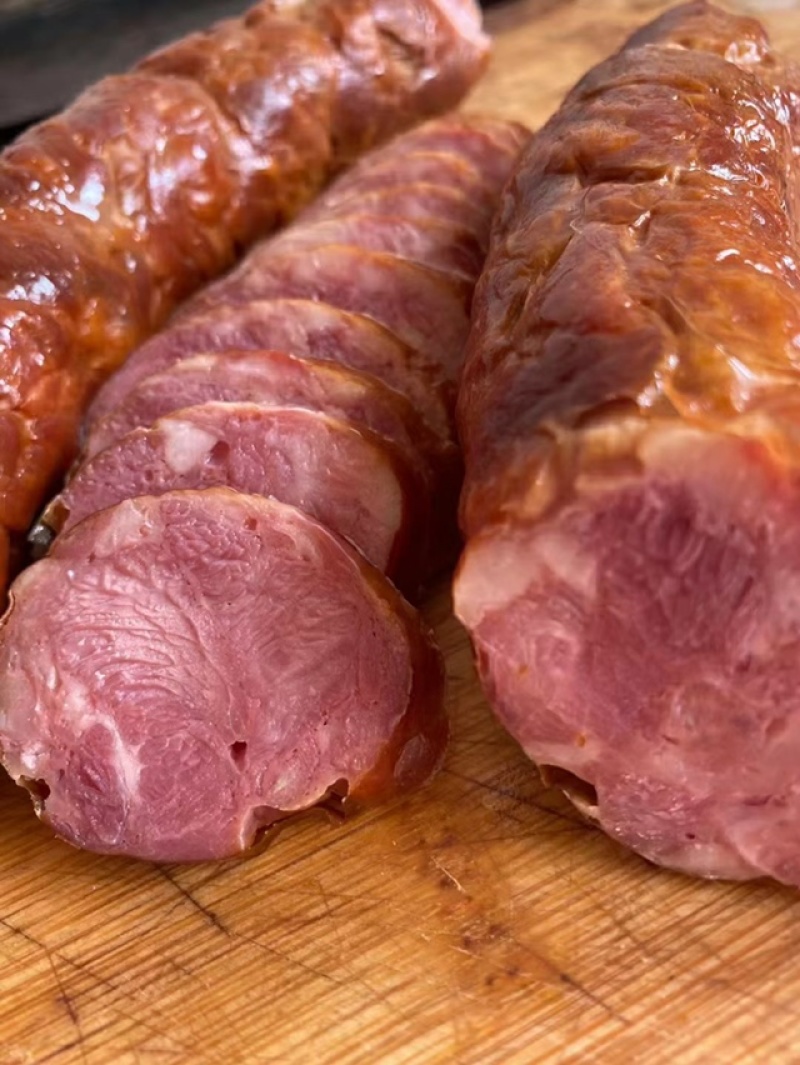 纯肉制作纯肉肠果木熏香