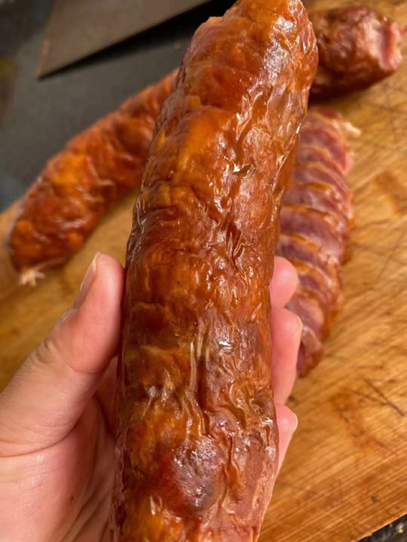 纯肉制作纯肉肠果木熏香