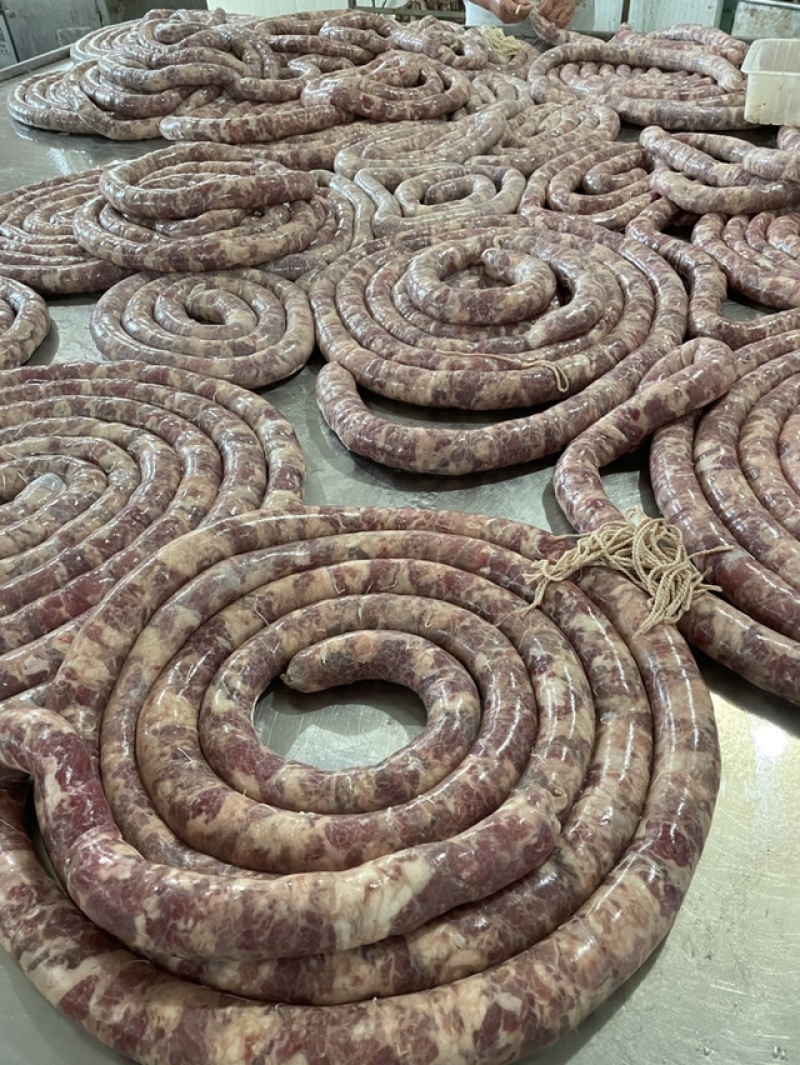 纯肉制作纯肉肠果木熏香