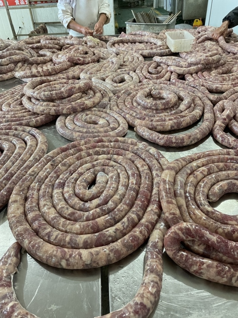 纯肉制作纯肉肠果木熏香