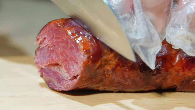 熏马肉肠，伊犁风味。纯鲜马肉灌制，现代化熏房果木熏
