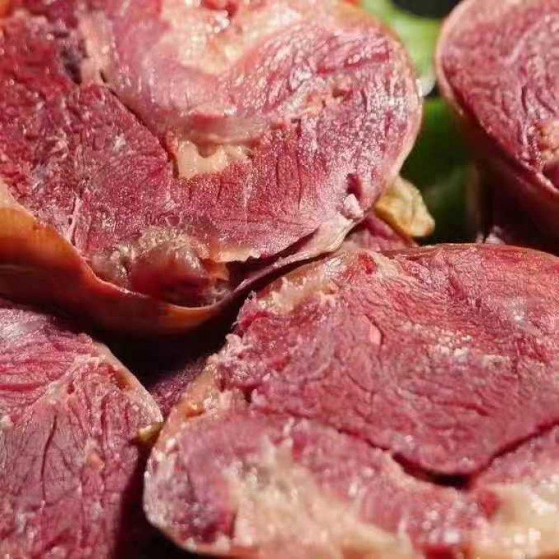 熏马肉肠，伊犁风味。纯鲜马肉灌制，现代化熏房果木熏