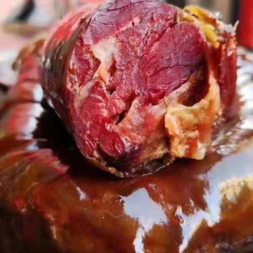 熏马肉肠，伊犁风味。纯鲜马肉灌制，现代化熏房果木熏