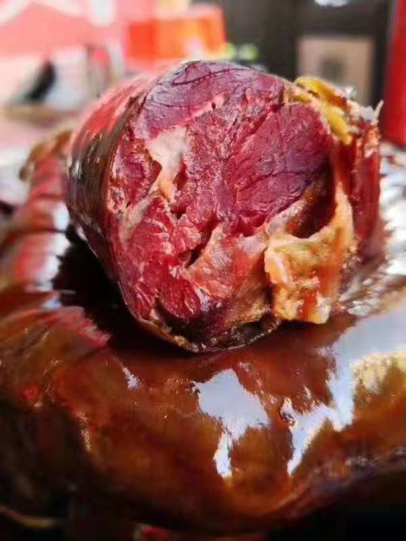 熏马肉肠，伊犁风味。纯鲜马肉灌制，现代化熏房果木熏