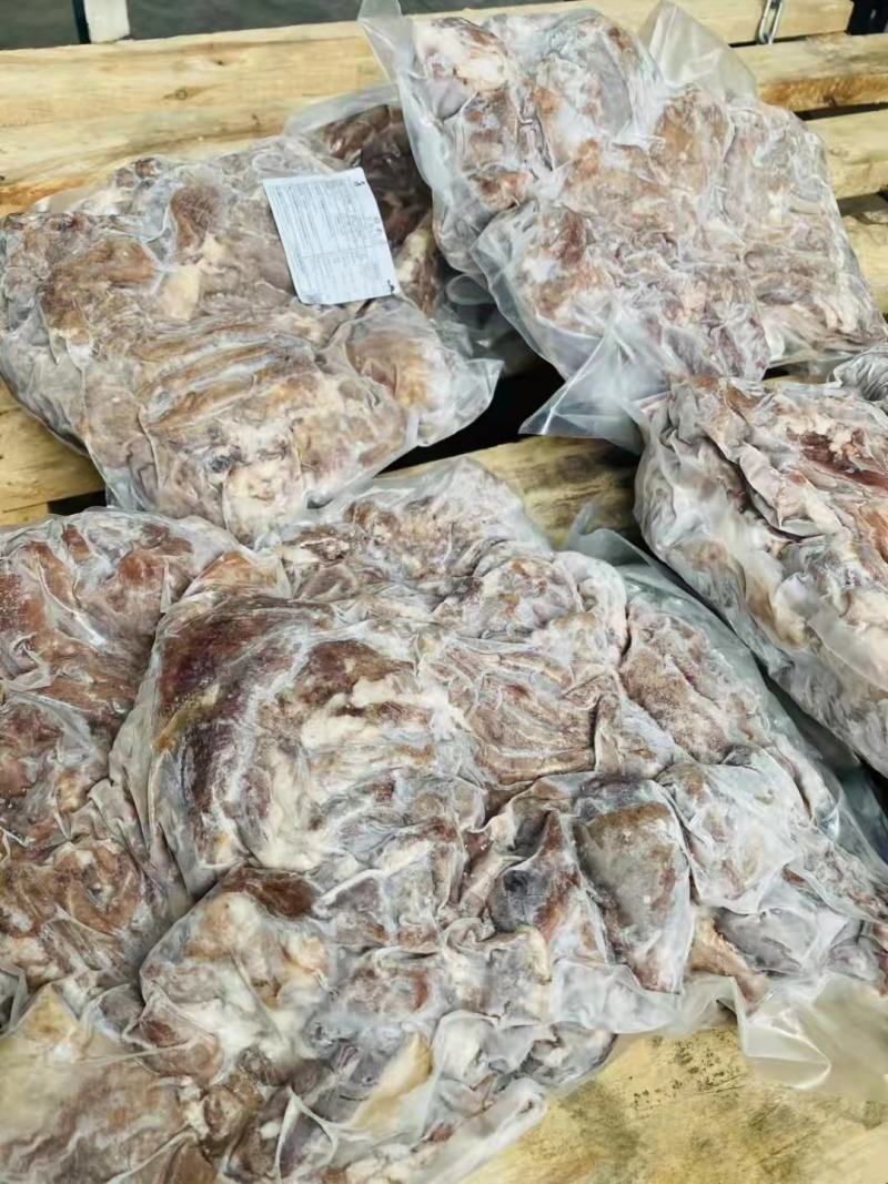 大块熟羊肉，熟度高，