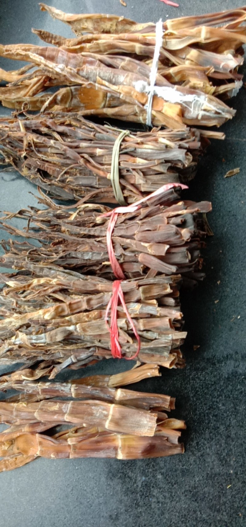用柴火熏烤的小笋。手工精剪的好笋子。吃得又脆又香，