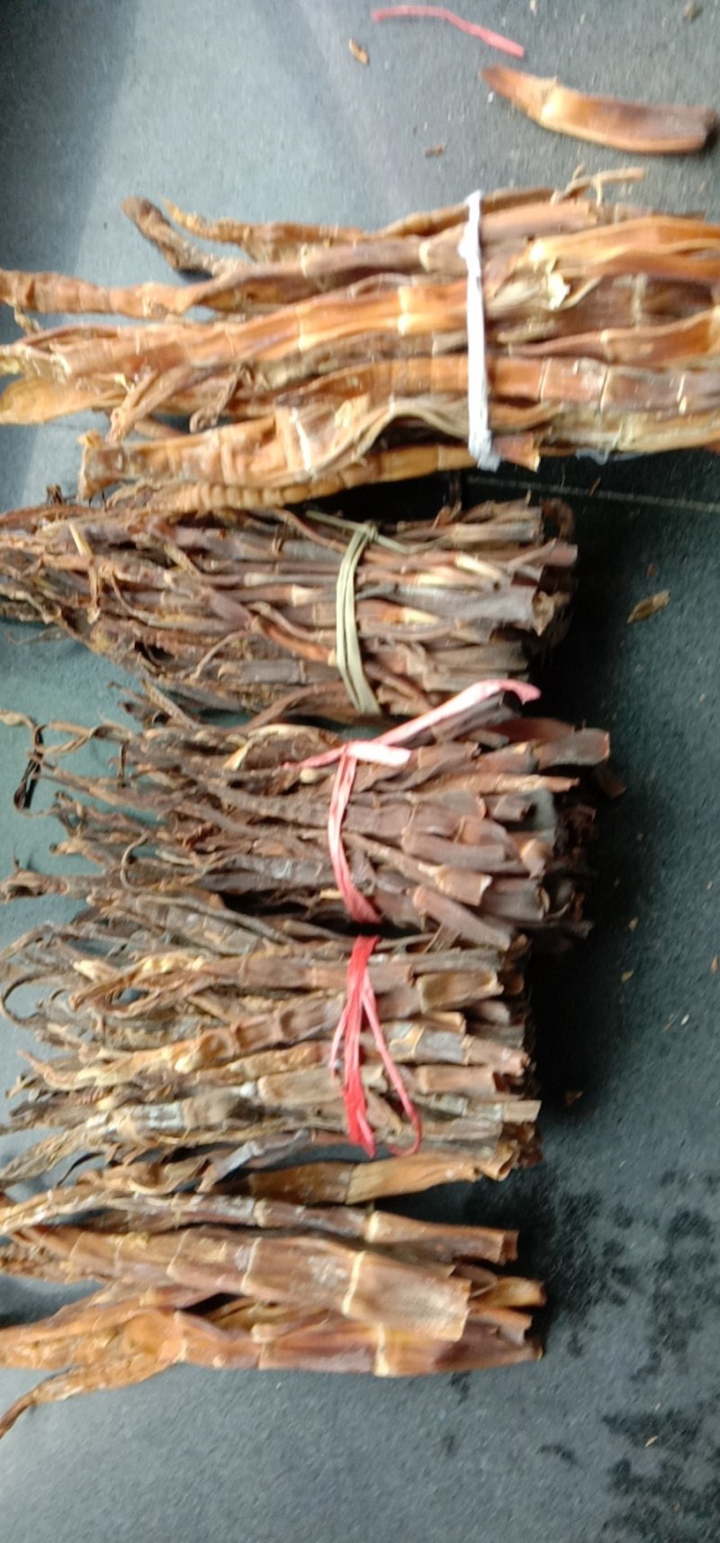 用柴火熏烤的小笋。手工精剪的好笋子。吃得又脆又香，