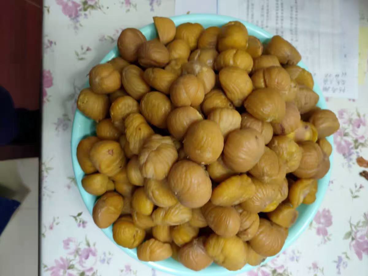 展示栗子面窝头与栗子面粥的成品,色泽金黄,香气扑鼻 栗子面窝头与栗子面粥成品图