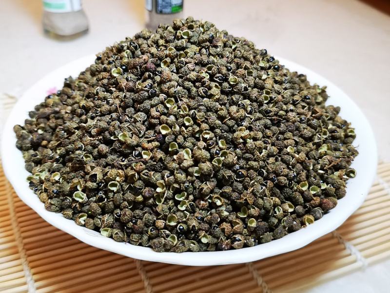云南丽江青花椒干货，颜色、开口好又香又麻，无刺干净