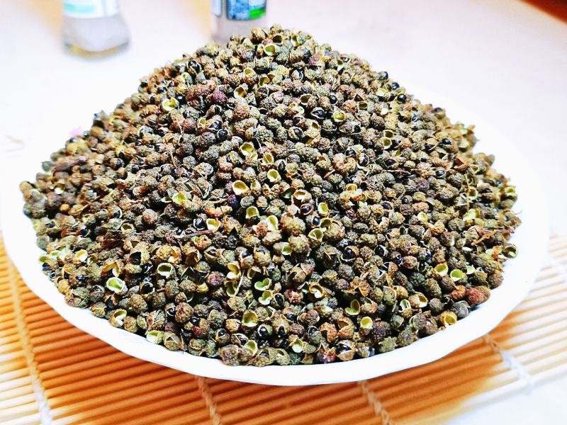 云南丽江青花椒干货，颜色、开口好又香又麻，无刺干净