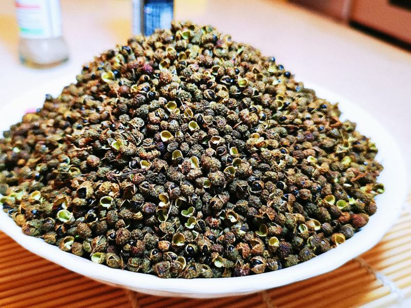 云南丽江青花椒干货，颜色、开口好又香又麻，无刺干净