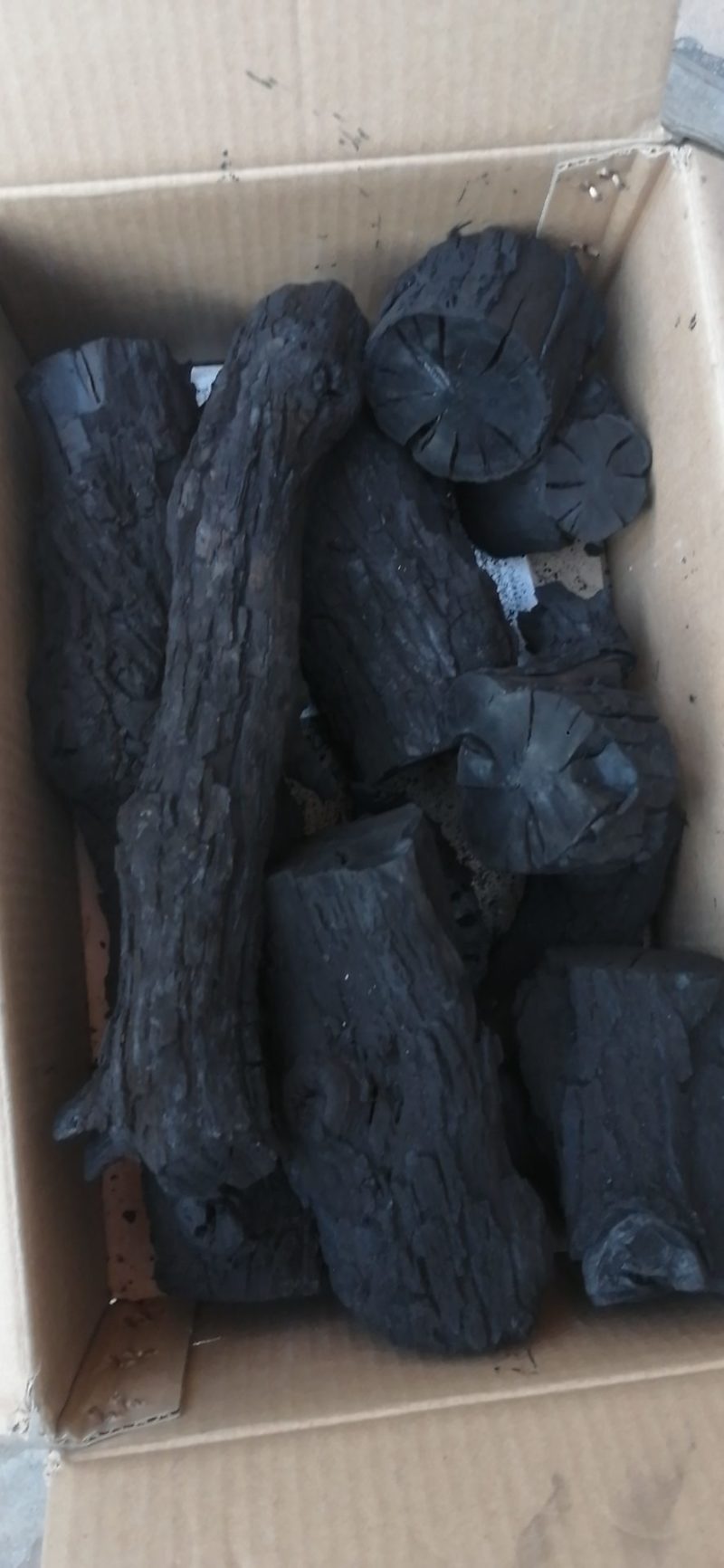 长期供应工业用，取暖用，烧烤用枣木炭，杂木炭，烤鸭鸭柴
