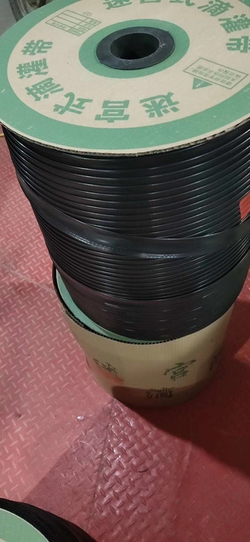 侧翼迷宫式滴灌带