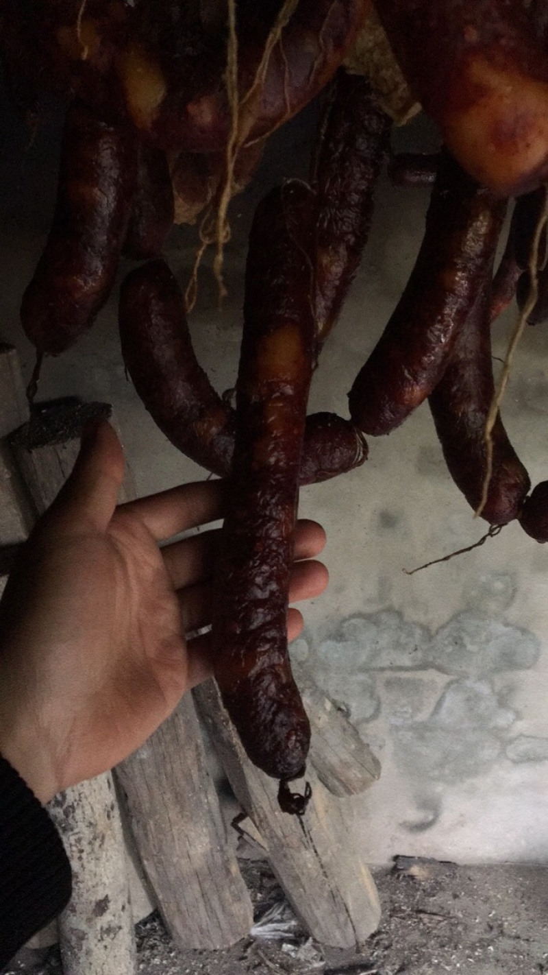 正宗四川（纯干木头熏烤）土家腊肉，麻辣香肠（非湿树）