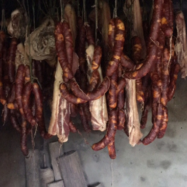 正宗四川（纯干木头熏烤）土家腊肉，麻辣香肠（非湿树）