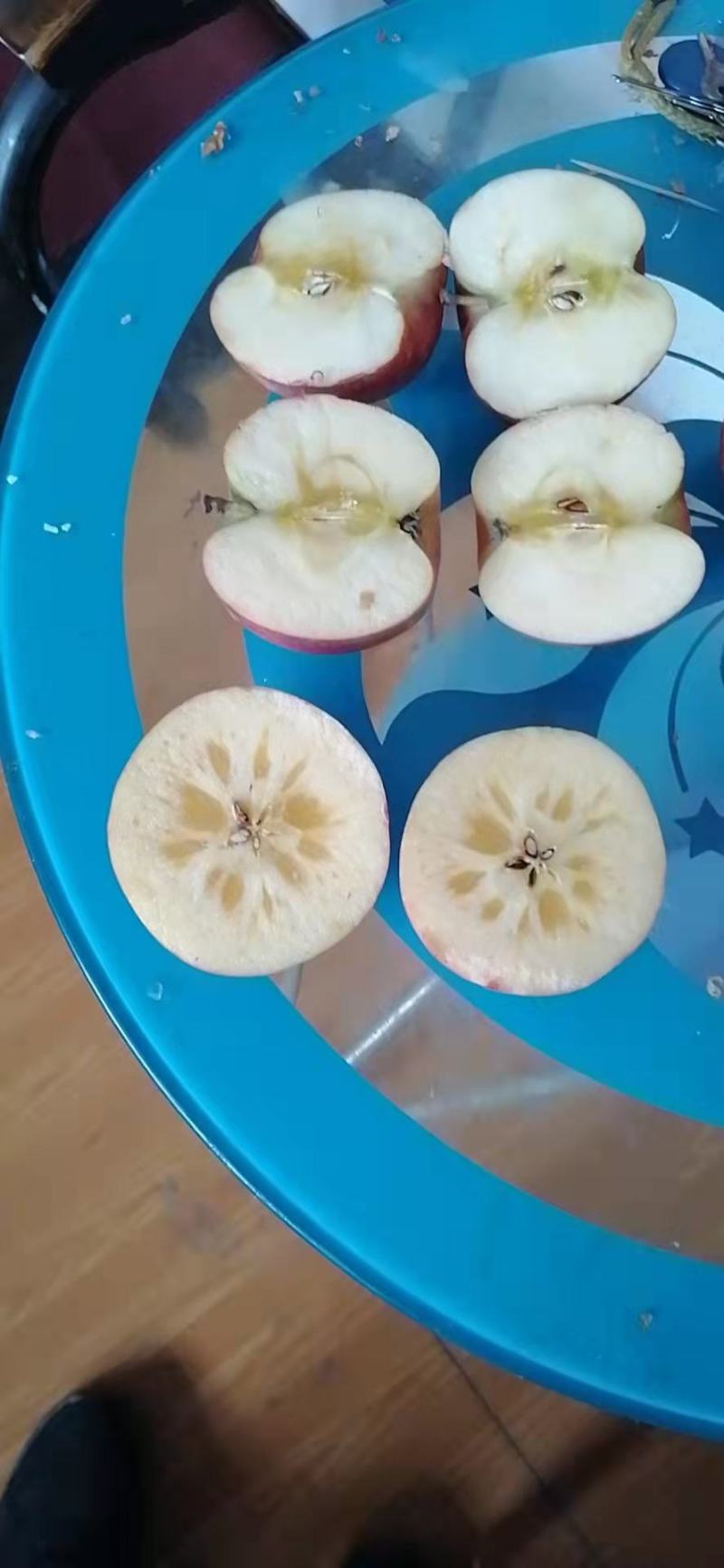 红富士苹果，国红苹果有要来拉，货源充足价格优惠，质量好