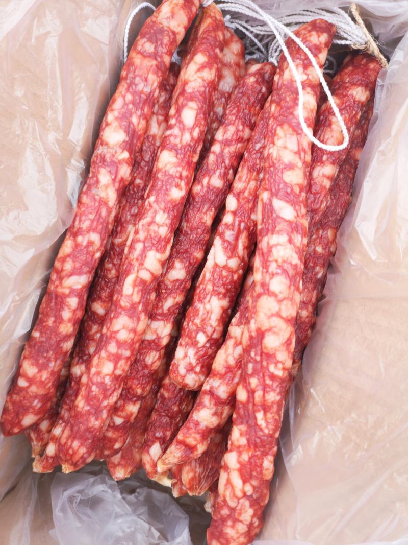 舌尖上的腊味，各种腊制品。广味大条肠