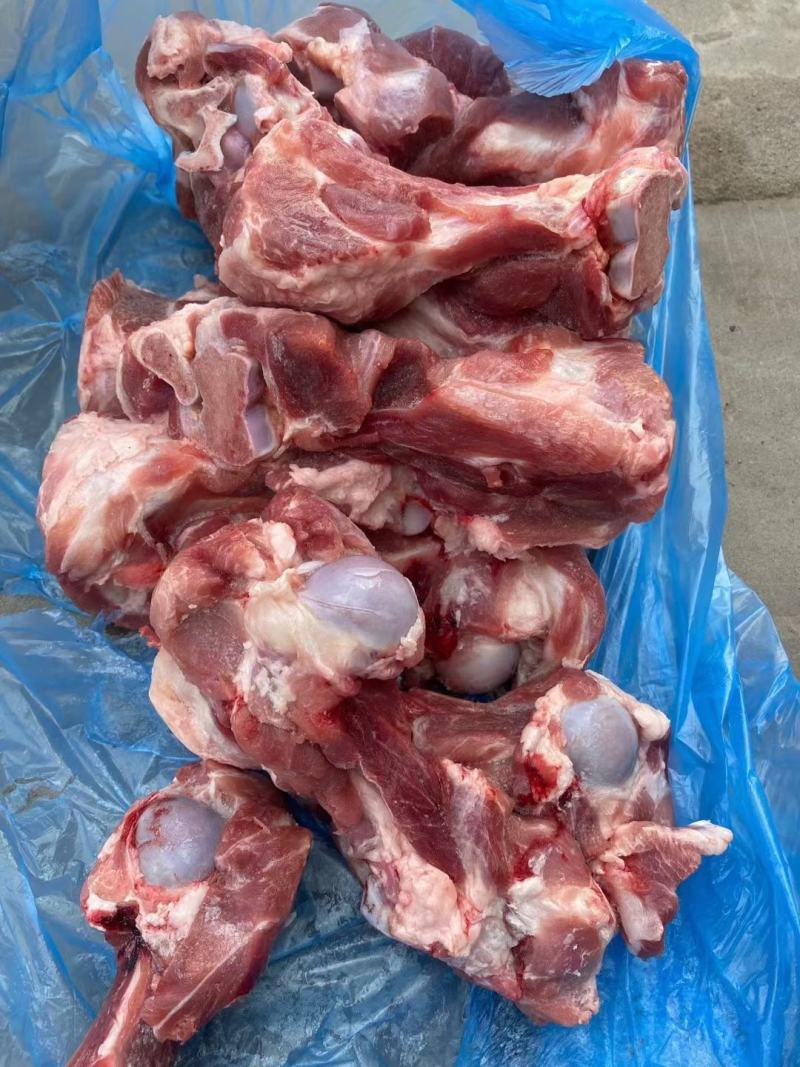 前腿骨，可以吃肉，喝骨髓的骨头，整根半截都有…支持加工定