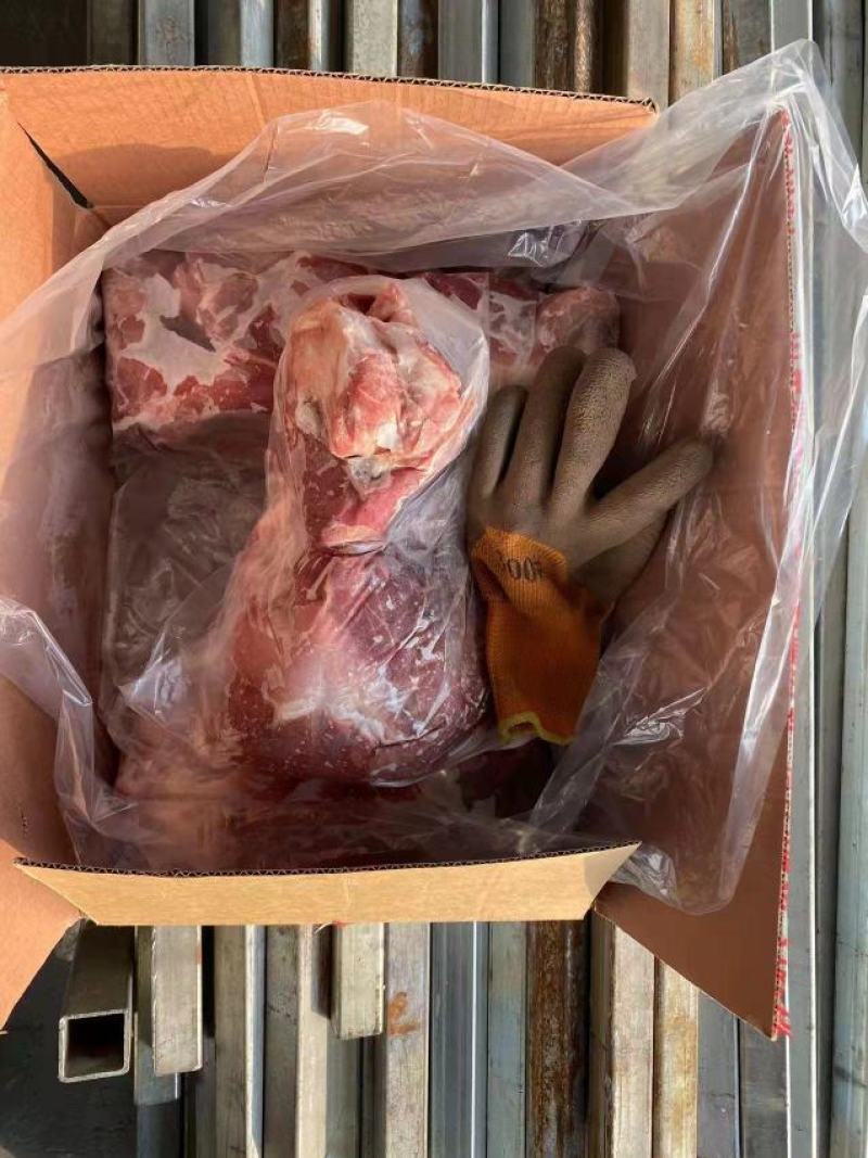 自存200吨猪肉全部300斤左右的，国产，大量出库手续齐