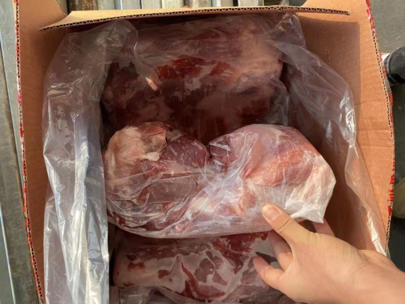 自存200吨猪肉全部300斤左右的，国产，大量出库手续齐