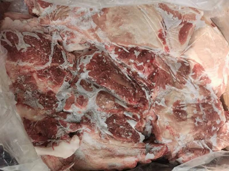 自存200吨猪肉全部300斤左右的，国产，大量出库手续齐
