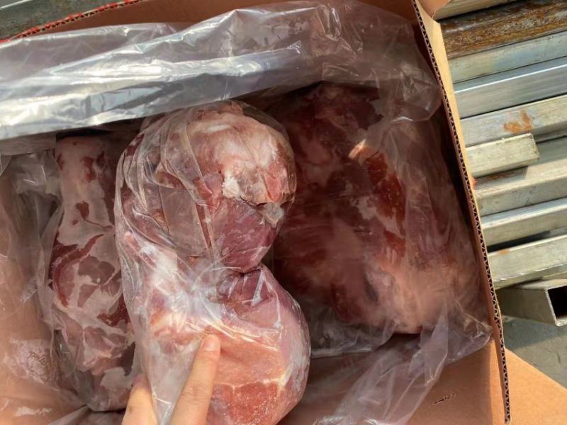 自存200吨猪肉全部300斤左右的，国产，大量出库手续齐