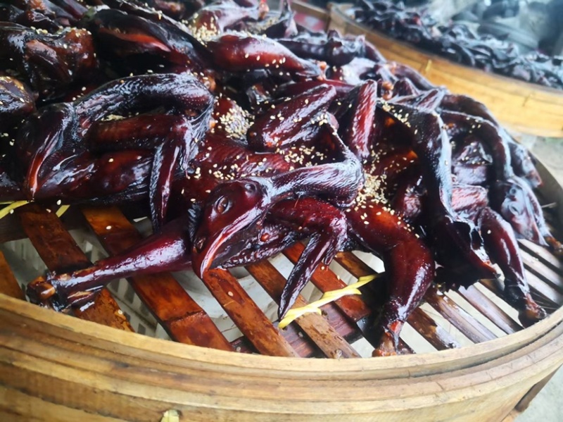 青州特色农家手撕风干鸡，口味独特，筋道有嚼劲，欢迎咨询