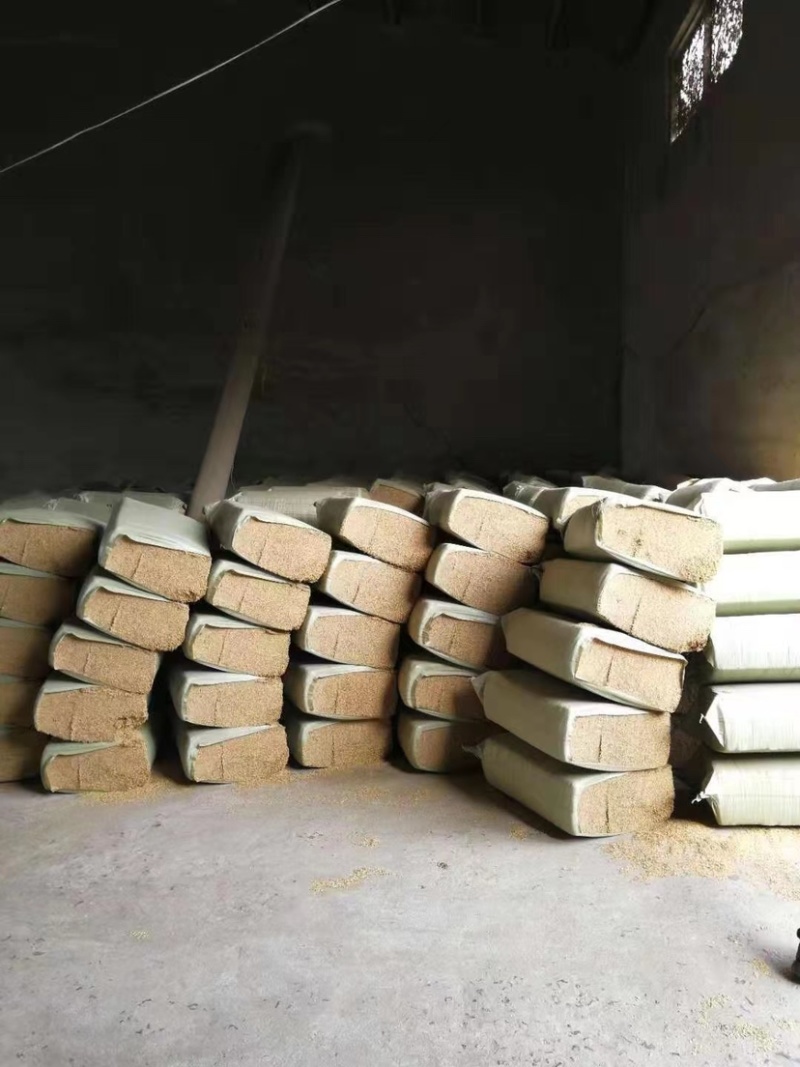 :质量放心，厂家直销压缩稻壳，散装稻壳，统糠灰糠，稻壳粉